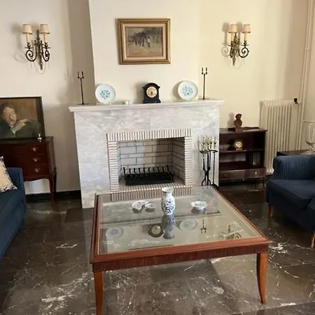 Apartment Spacious And Sunny In Cholargos Athens