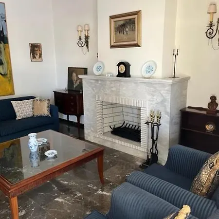 Spacious And Sunny In Cholargos *