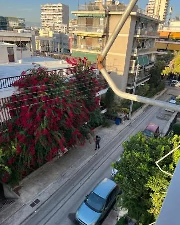 Spacious And Sunny In Cholargos